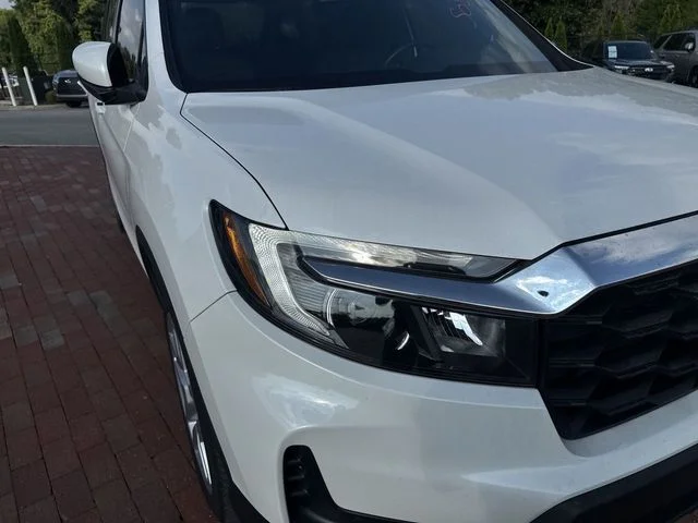 Used 2024 White Honda EX-L image 19