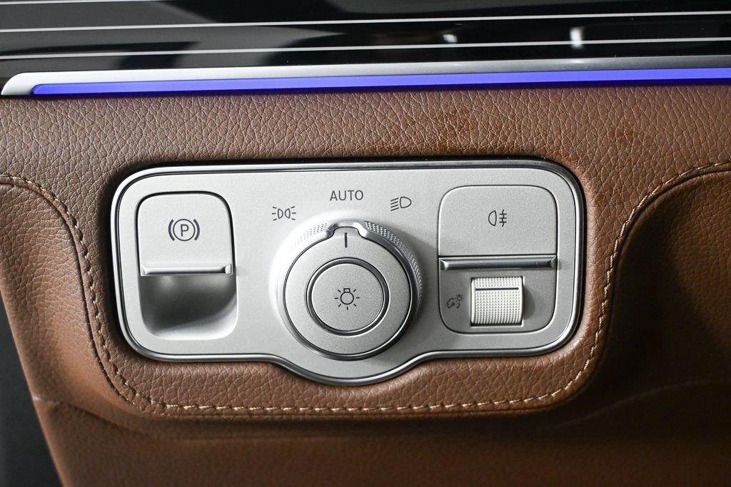 New 2026 MANUFAKTUR Moonlight White Metallic Mercedes-Benz GLS 450 image 9