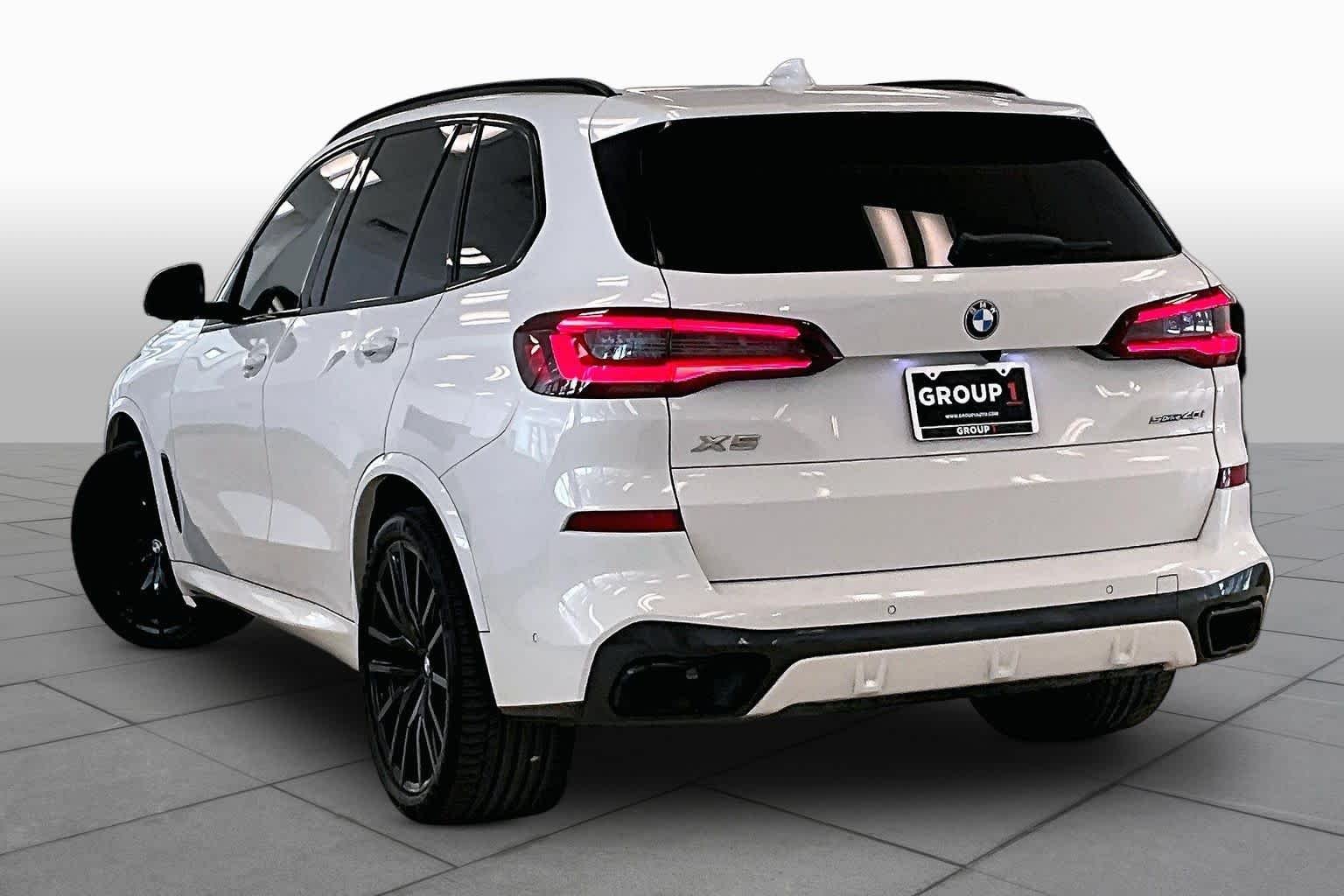 Used 2022 Alpine White BMW sDrive40i image 11