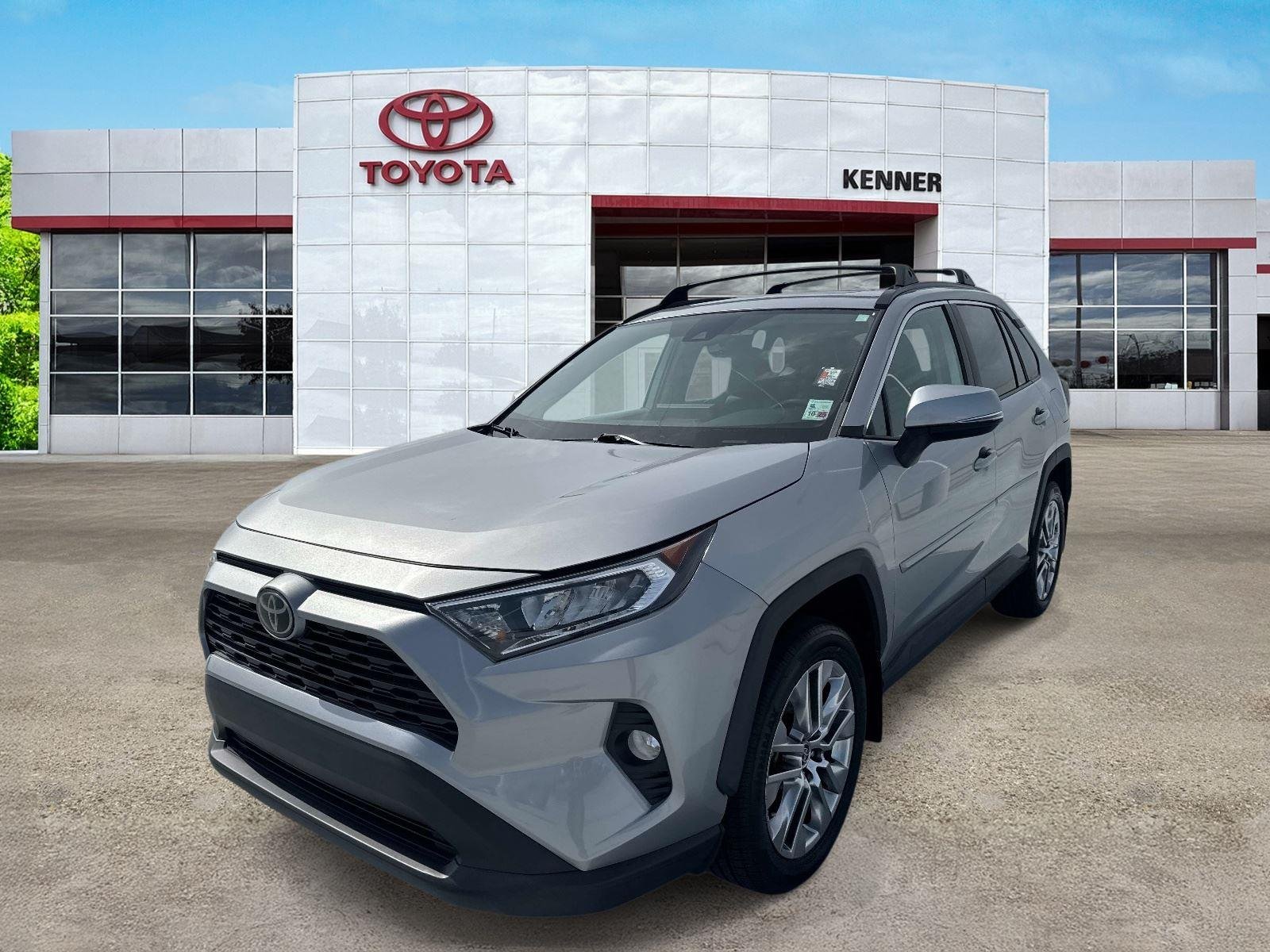 Used 2021 Silver Sky Metallic Toyota XLE Premium image 3