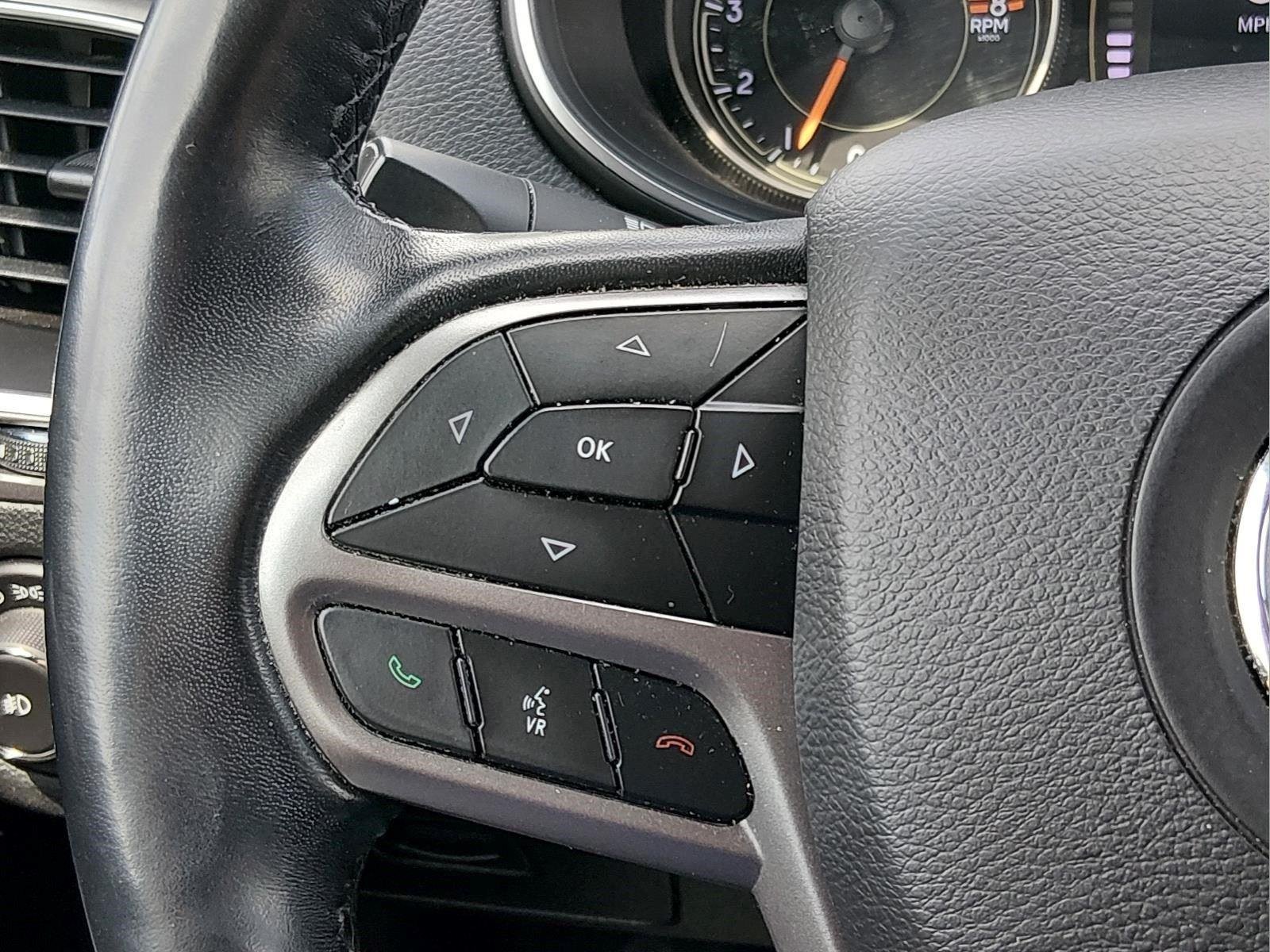 Used 2019 Granite Crystal Metallic Clearcoat Jeep Latitude Plus image 27