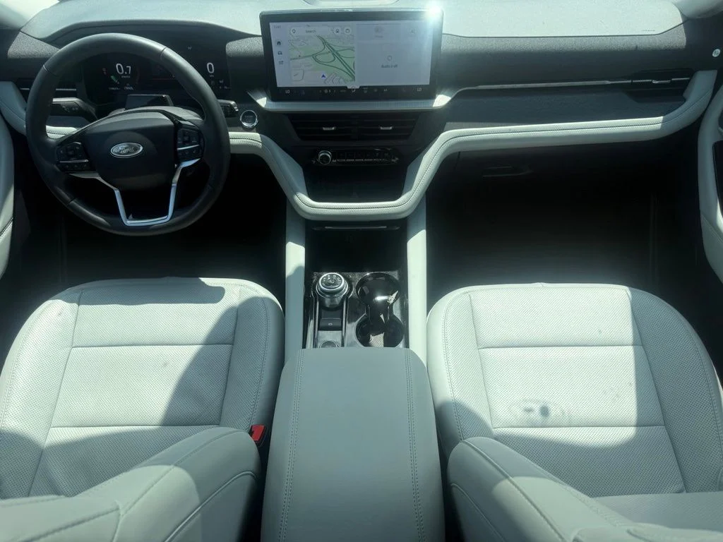 Used 2025 White Ford Platinum image 59