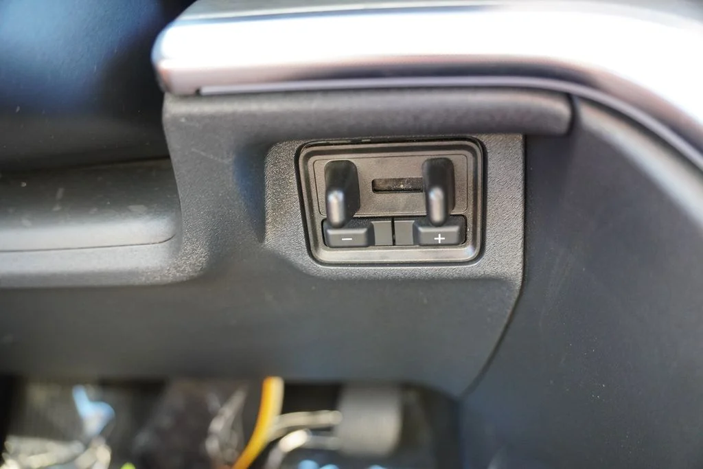Used 2025 Silver Ford Platinum image 38