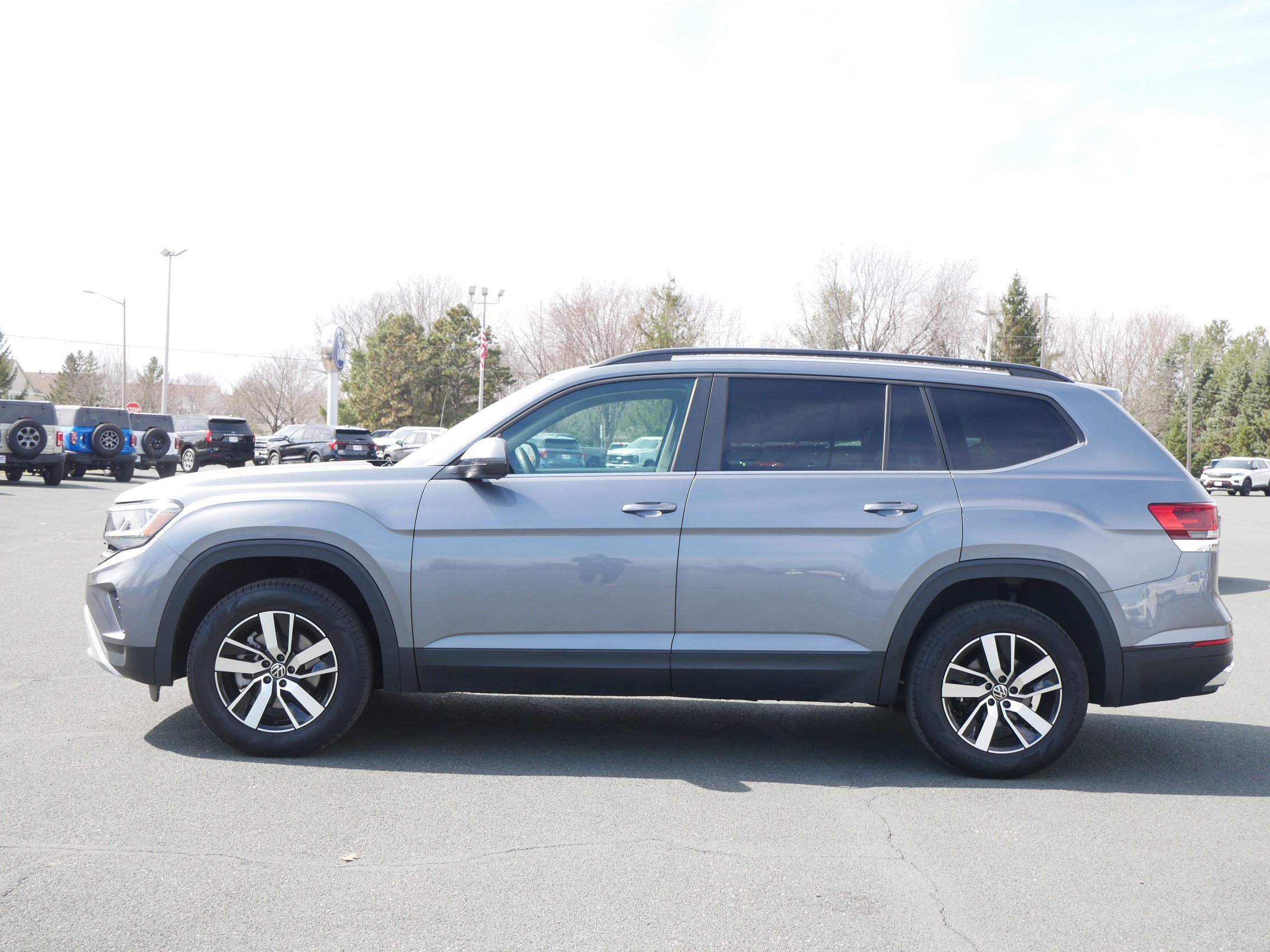 Used 2022 Volkswagen Atlas SE with VIN 1V2LP2CA6NC507918 for sale in Hastings, Minnesota