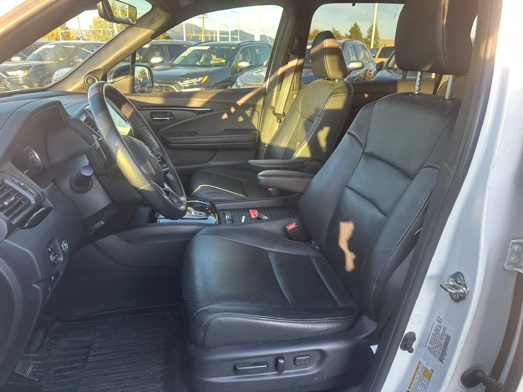 Used 2020 White Honda Touring image 4