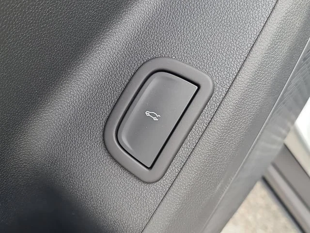 New 2026 Sterling Gray Metallic Chevrolet LT image 17
