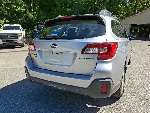 Used 2019 Silver Subaru 2.5i image 10