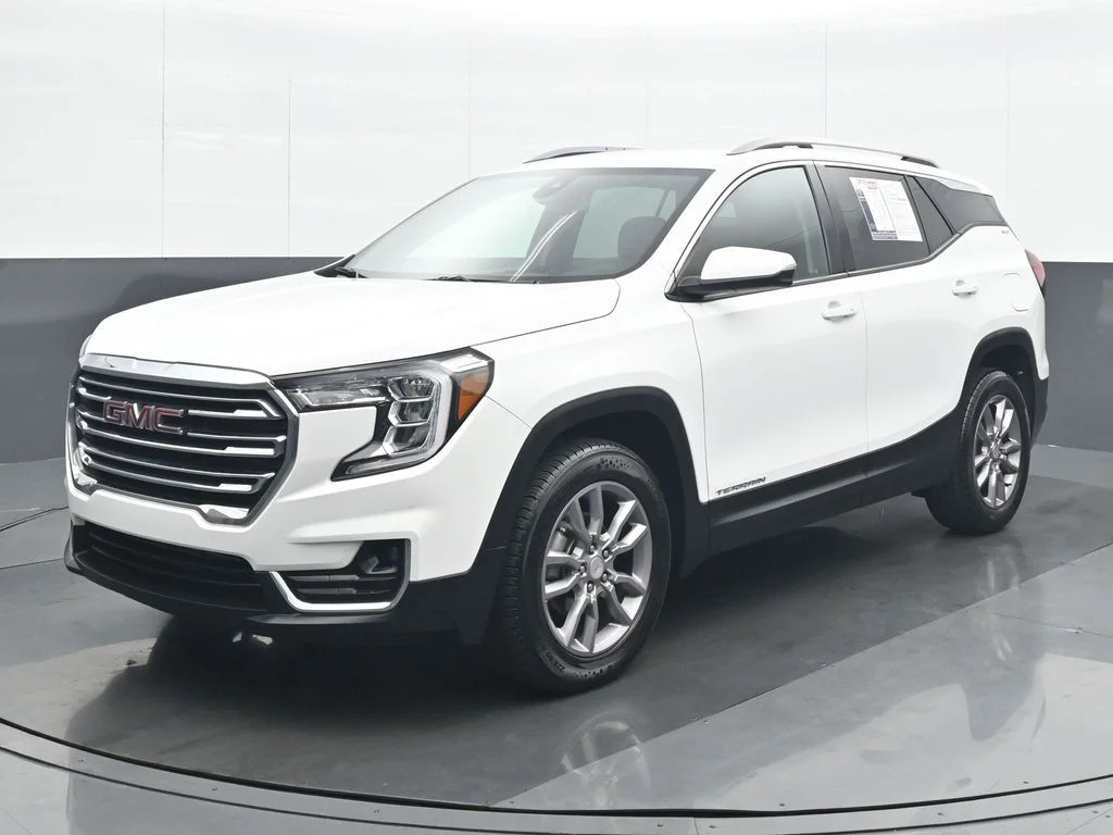 Used 2024 White GMC SLT image 2