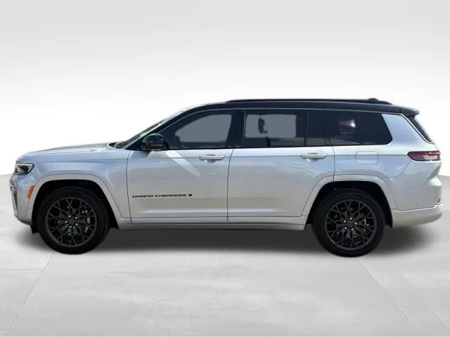 New 2026 Silver Zynith Exterior Paint Jeep Summit image 5