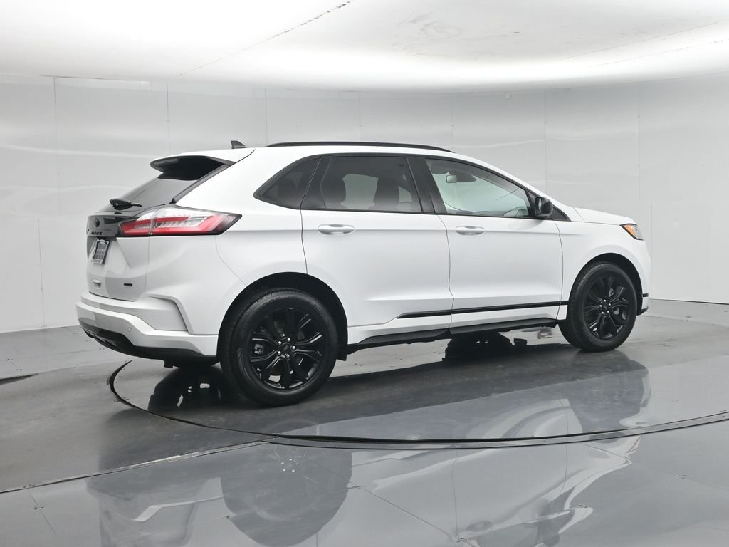 Certified Used 2022 White Ford SE image 27