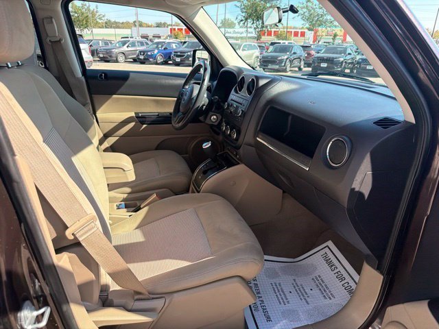 Used 2014 Rugged Brown Pearlcoat Jeep Latitude image 20