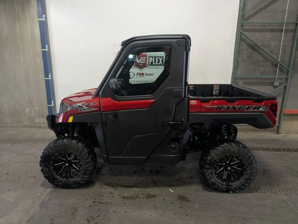 Used 2025 RED Polaris Premium image 1