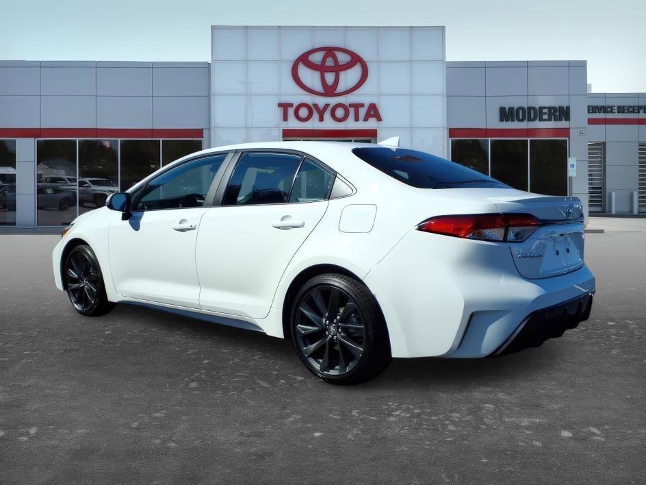 Used 2026 Ice Cap Toyota SE image 3
