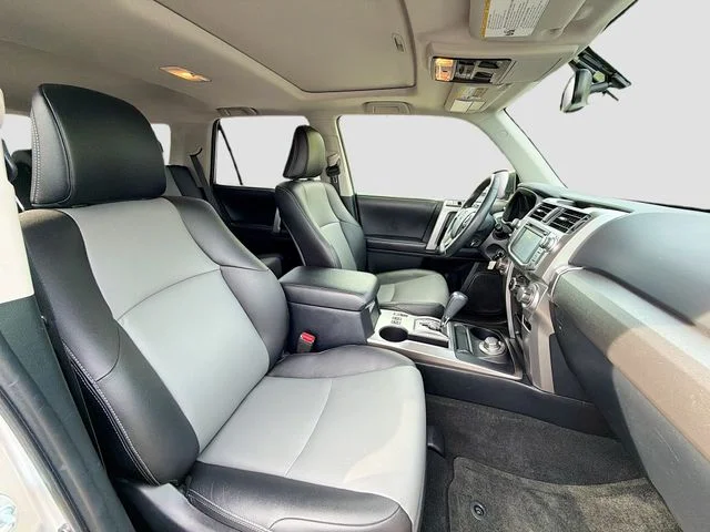 Used 2017 Silver Toyota SR5 Premium image 27