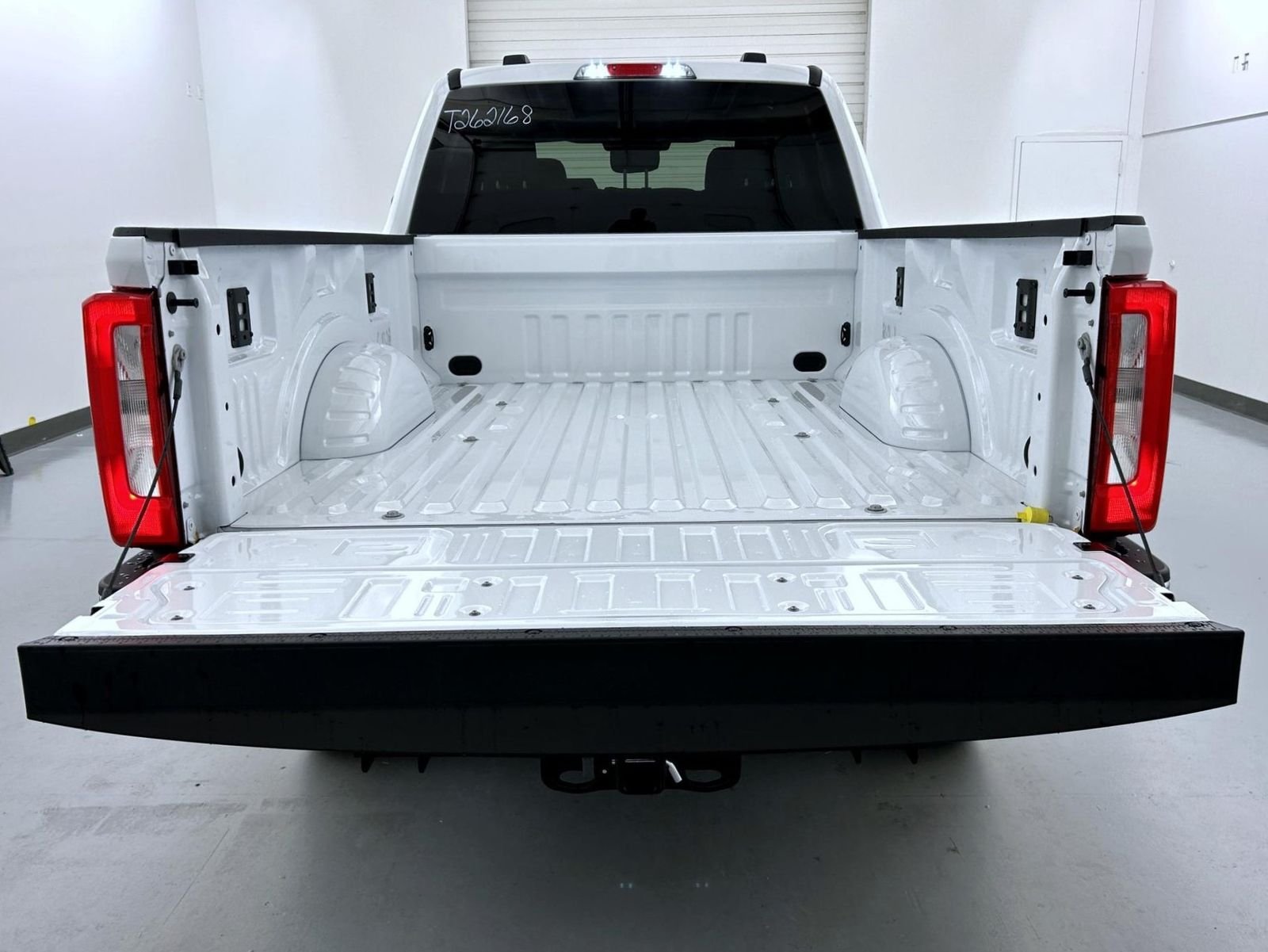 New 2026 Oxford White Ford XLT image 22