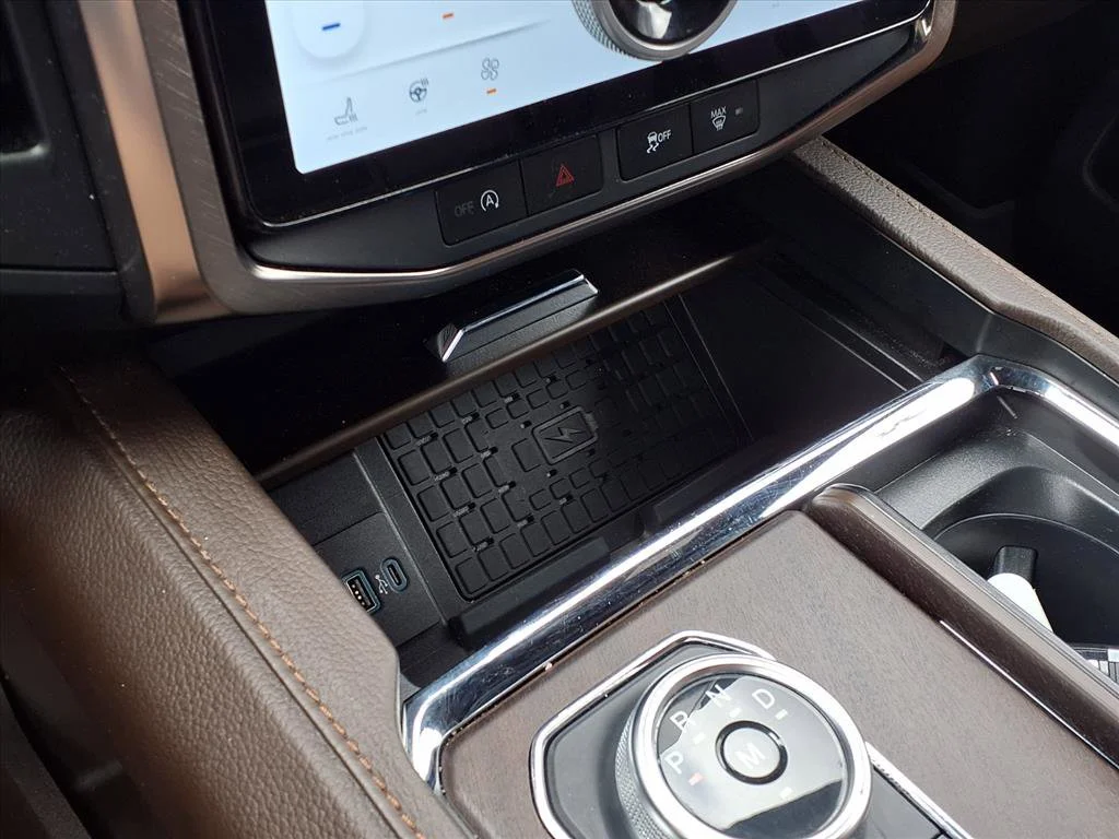 Used 2024 Black Metallic Ford King Ranch image 12