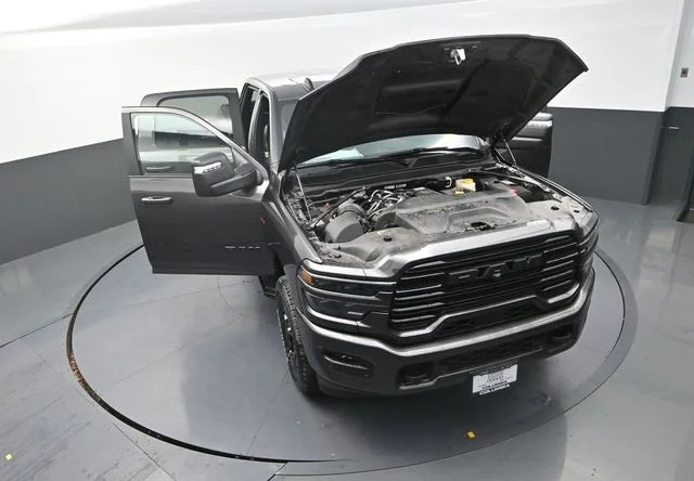 New 2026 Granite Crystal Metallic Clear-Coat Exterior Paint RAM Laramie image 31