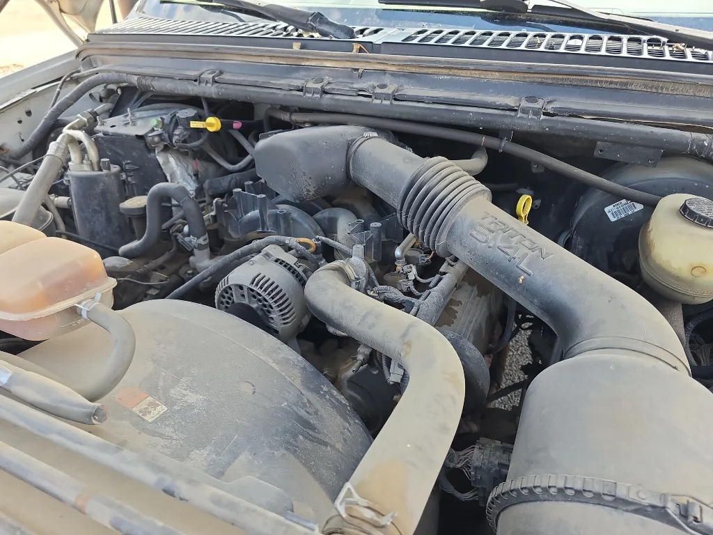 Used 2001 White Ford XL image 10