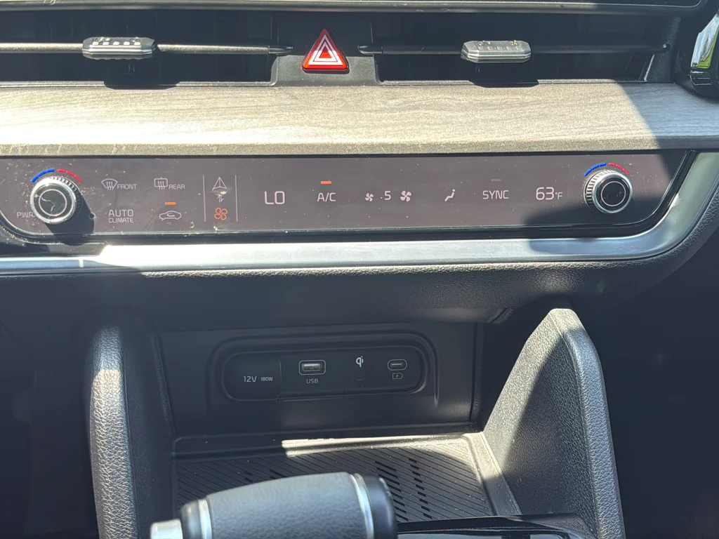 Used 2024 Green Kia X-Line image 21
