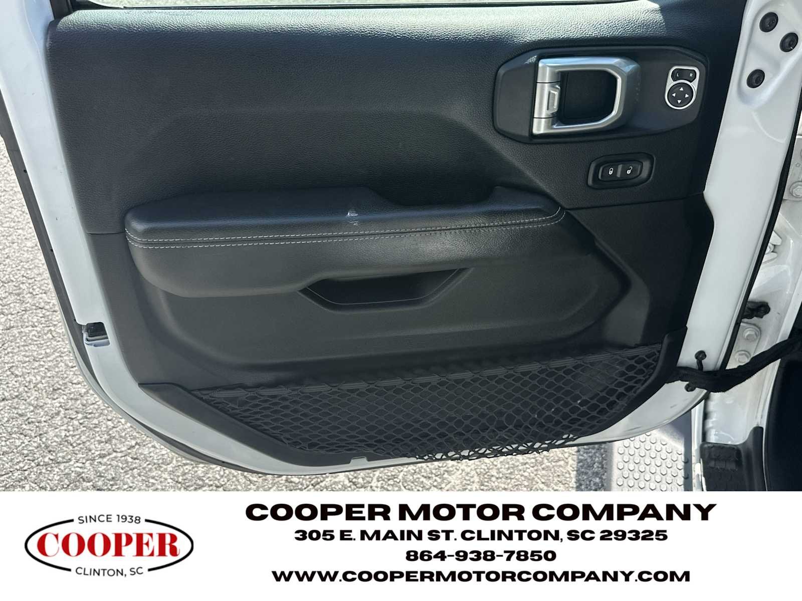 Used 2018 Bright White Clearcoat Jeep Sahara image 10