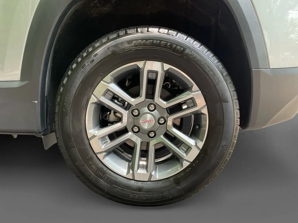Used 2025 Silver GMC Elevation image 8