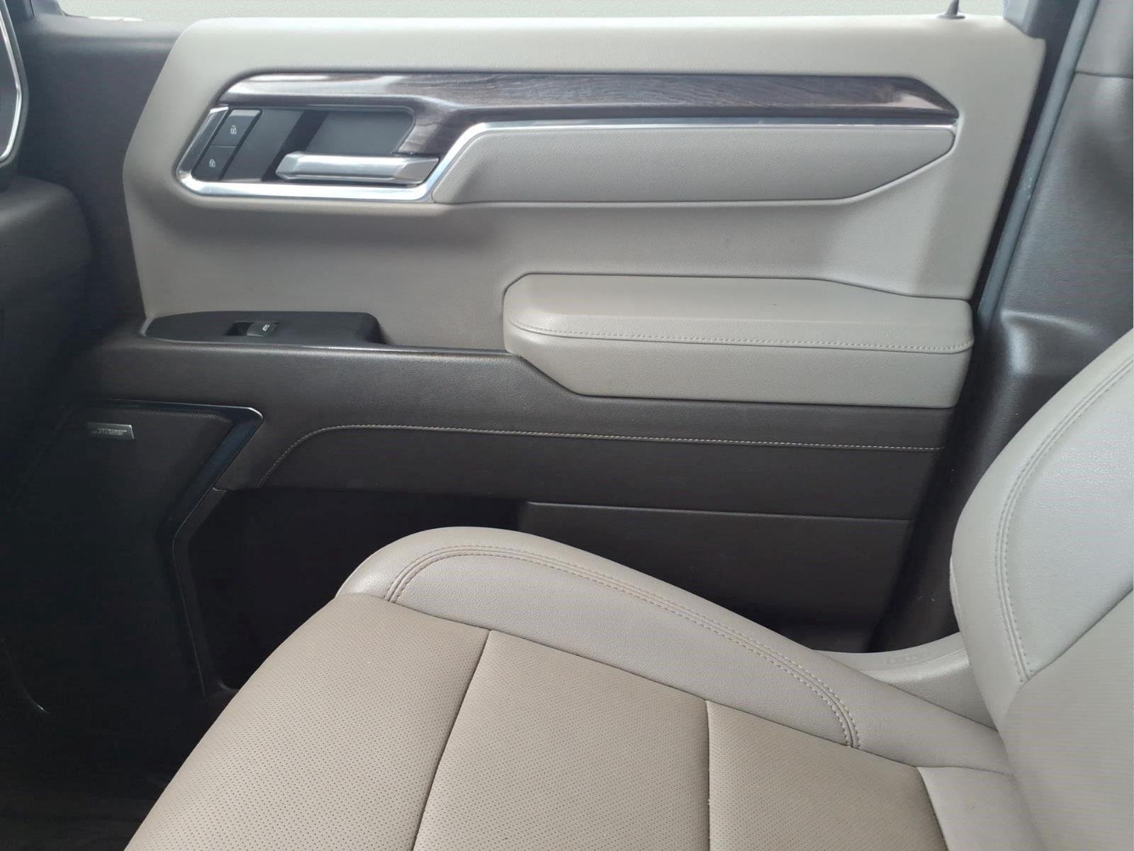 Used 2023 SUMMIT WHITE Chevrolet LTZ image 27