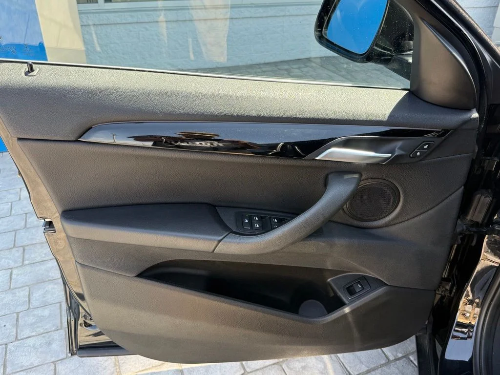 Used 2020 Black BMW sDrive28i image 35