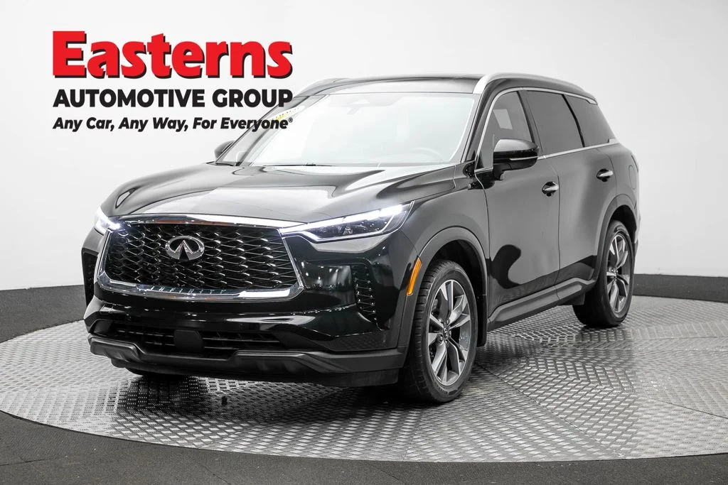 Used 2023 Black INFINITI LUXE image 1