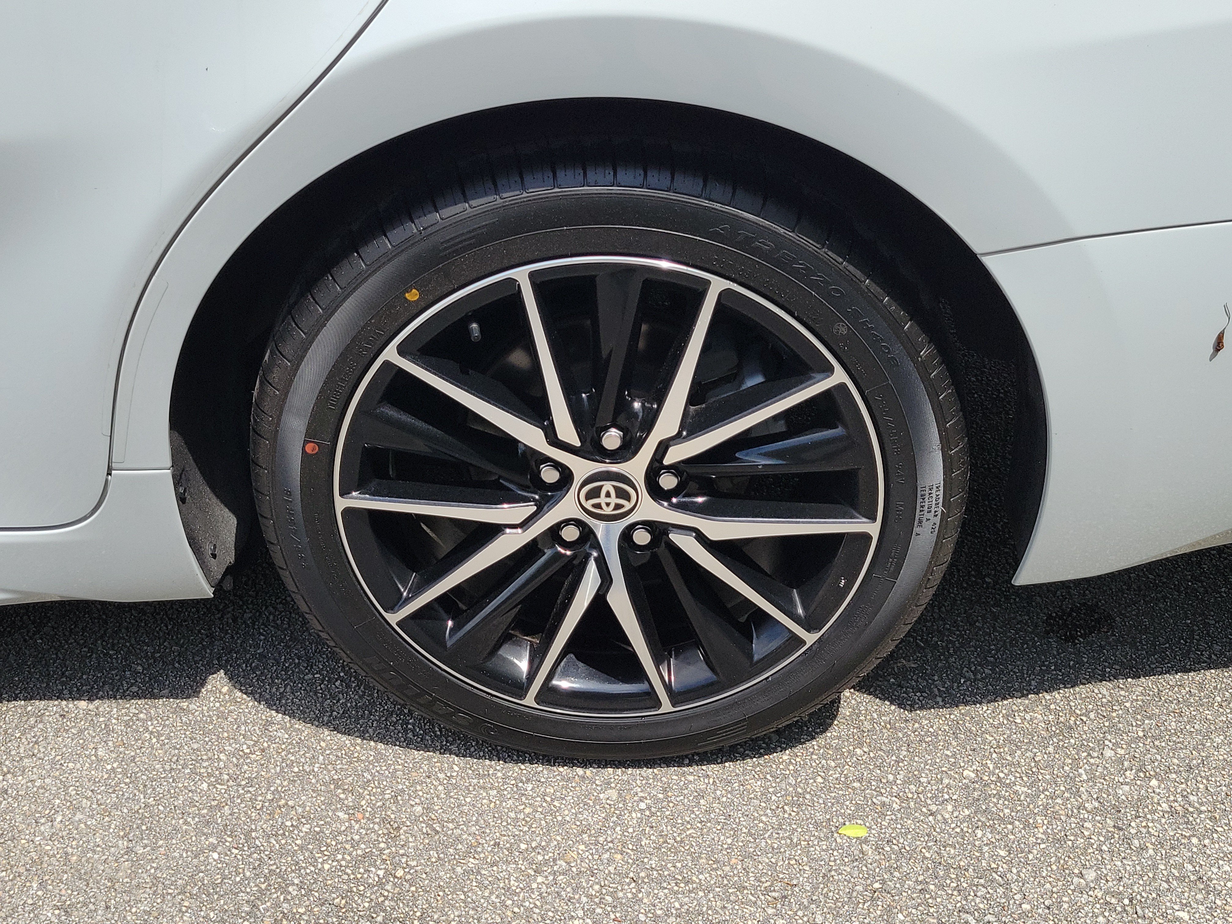 Used 2024 Ice Toyota SE image 9