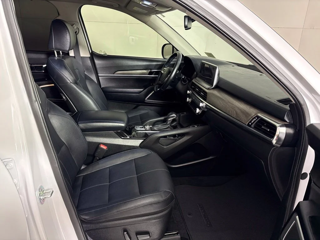 Used 2022 White Kia EX image 14