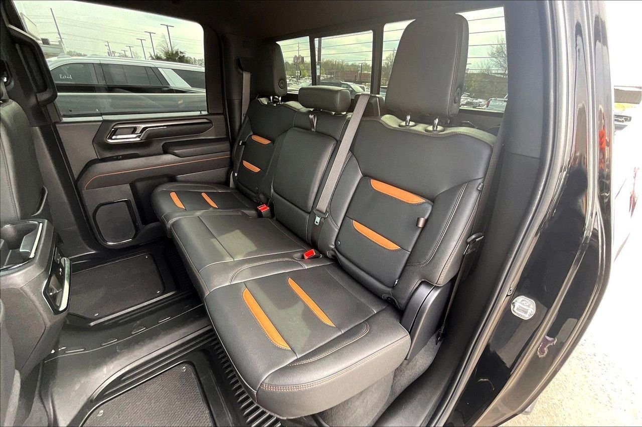 Used 2025 Onyx Black GMC 4WD Crew Cab Standard Bed AT4 image 25