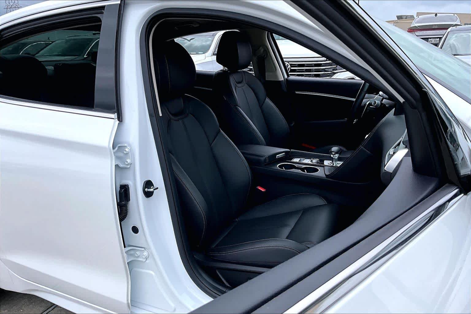 Used 2024 Uyuni White Genesis 2.5T image 9