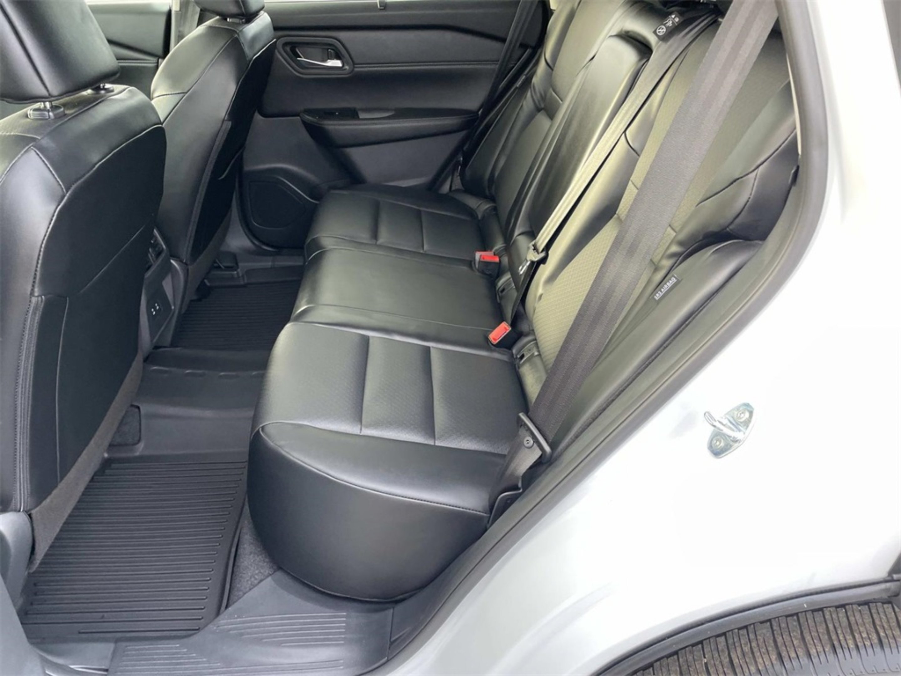 2026 Nissan Rogue SV - Photo 8