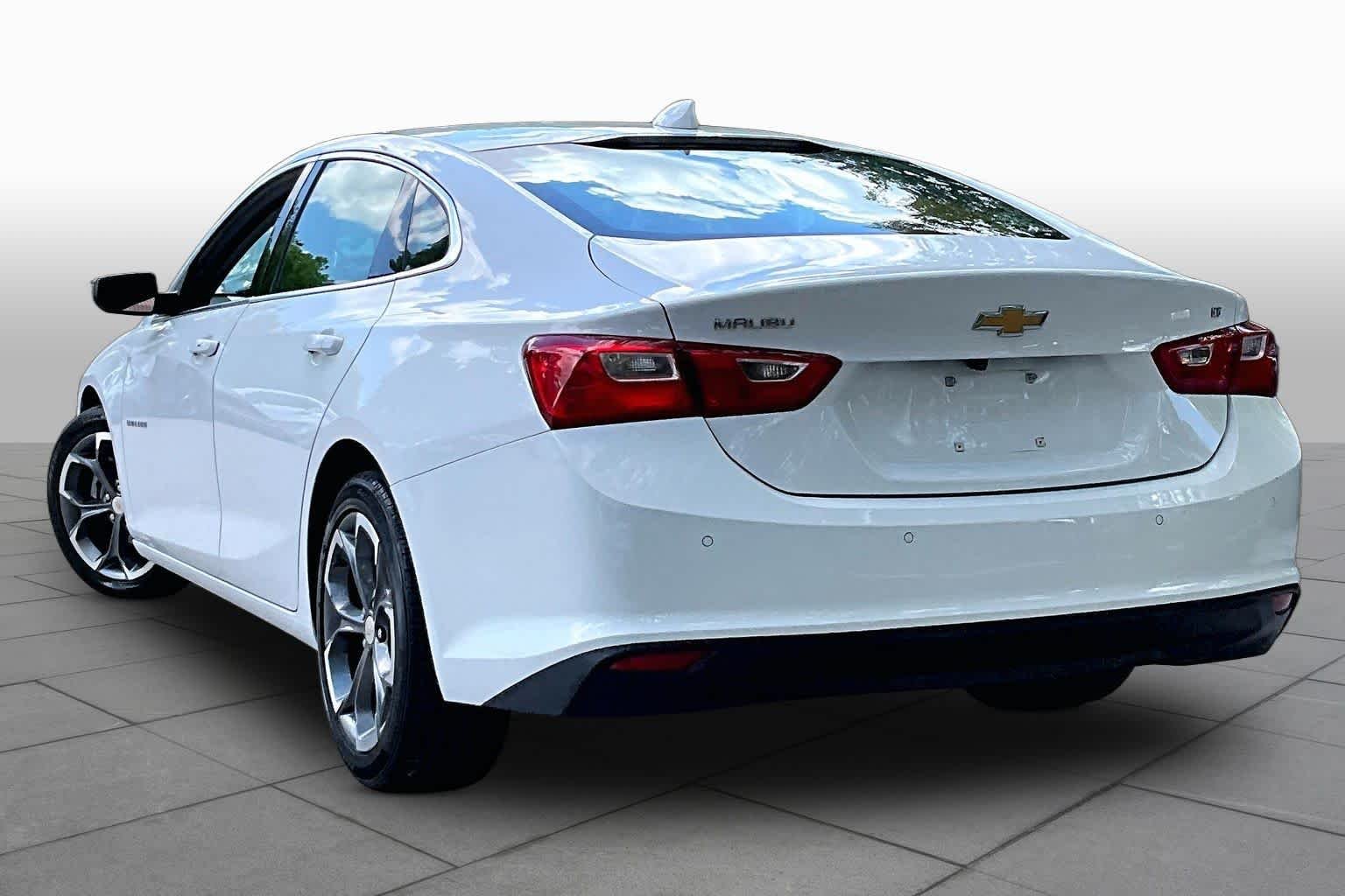 Used 2024 Summit White Chevrolet LT image 12
