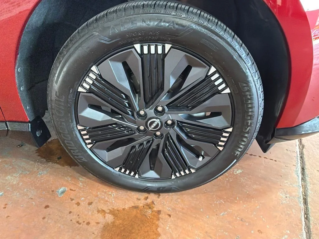 Used 2025 Scarlet Ember Tintcoat Nissan Platinum image 10
