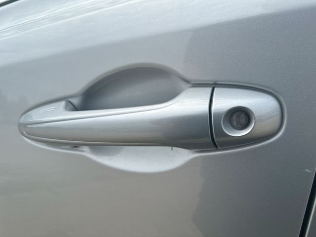 Used 2018 Silver Toyota XLE image 50