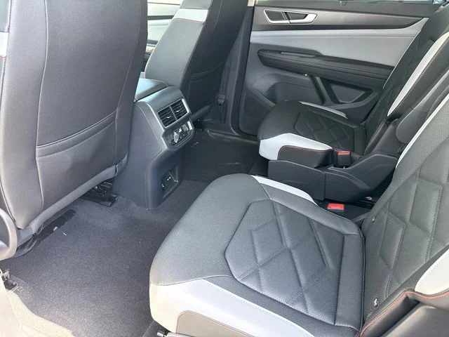 New 2026 Opal White Pearl Volkswagen 2.0T Peak Edition image 39