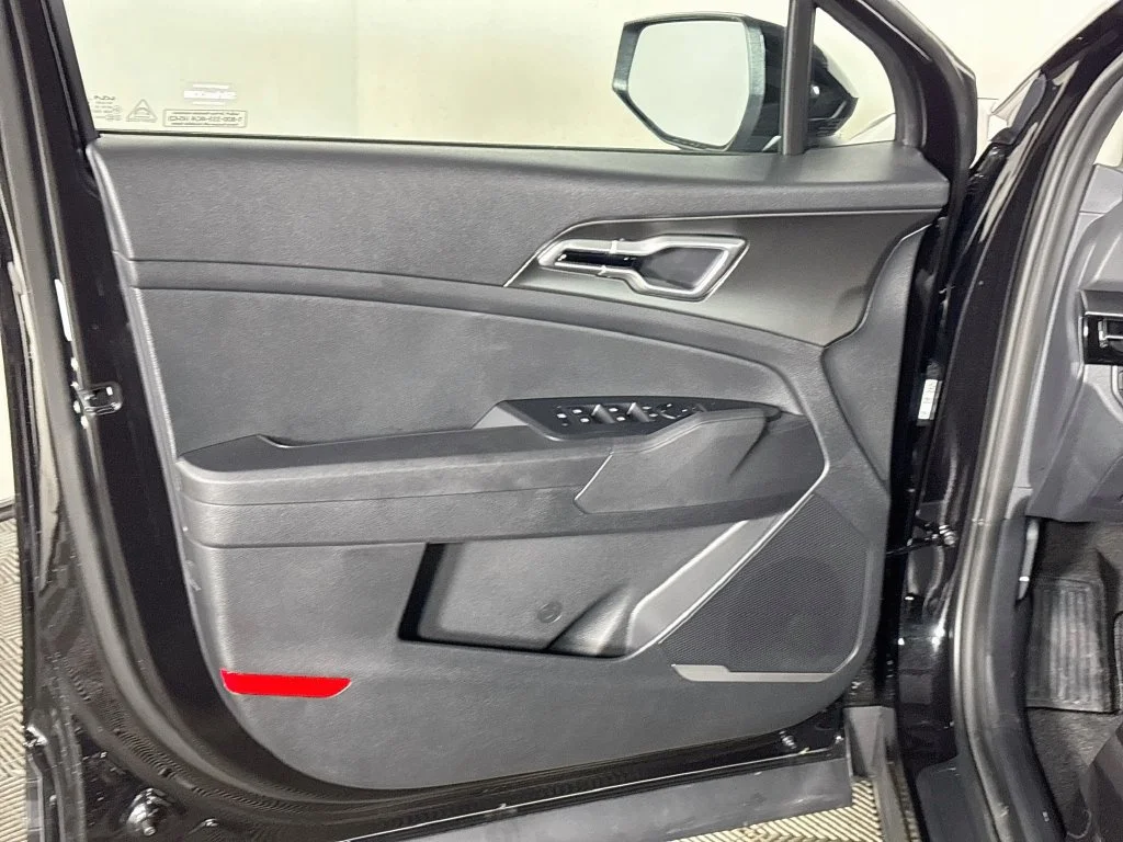 New 2027 Fusion Black Kia LX image 10