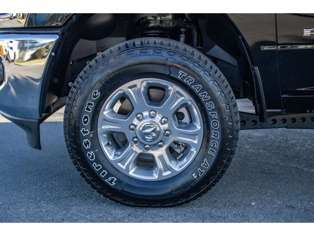 Certified Used 2025 Diamond Black Crystal Pearlcoat Ram Big Horn image 5