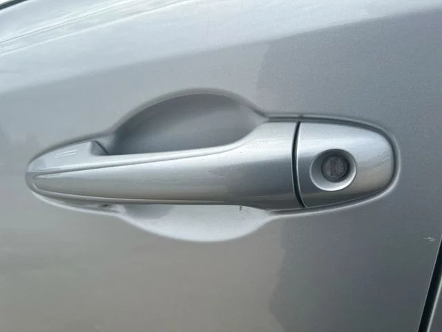 Used 2018 Silver Toyota XLE image 50