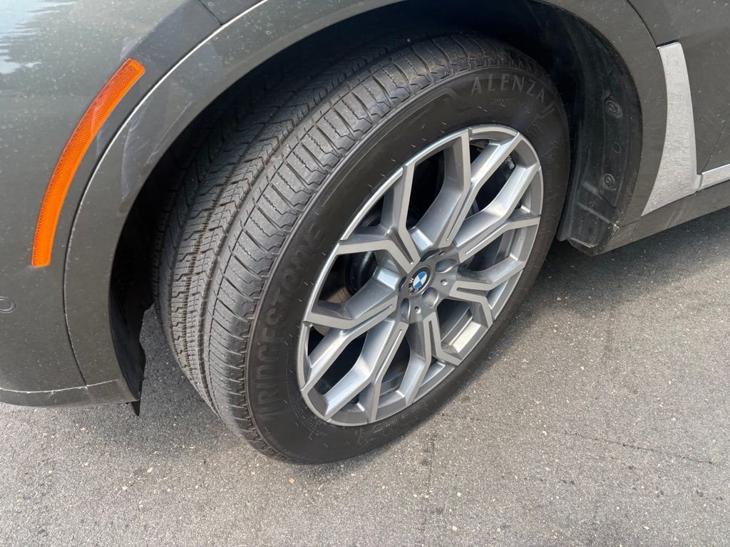Used 2026 Green BMW xDrive40i image 3