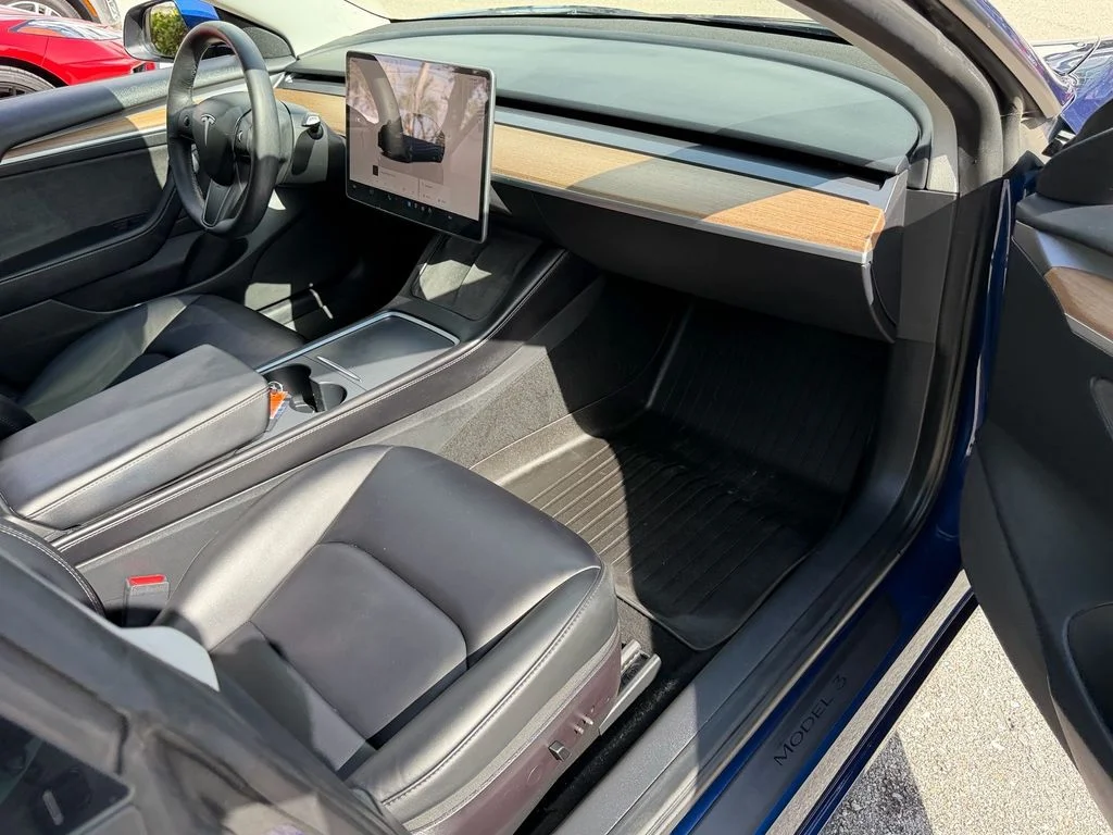 Used 2022  Tesla Long Range image 17