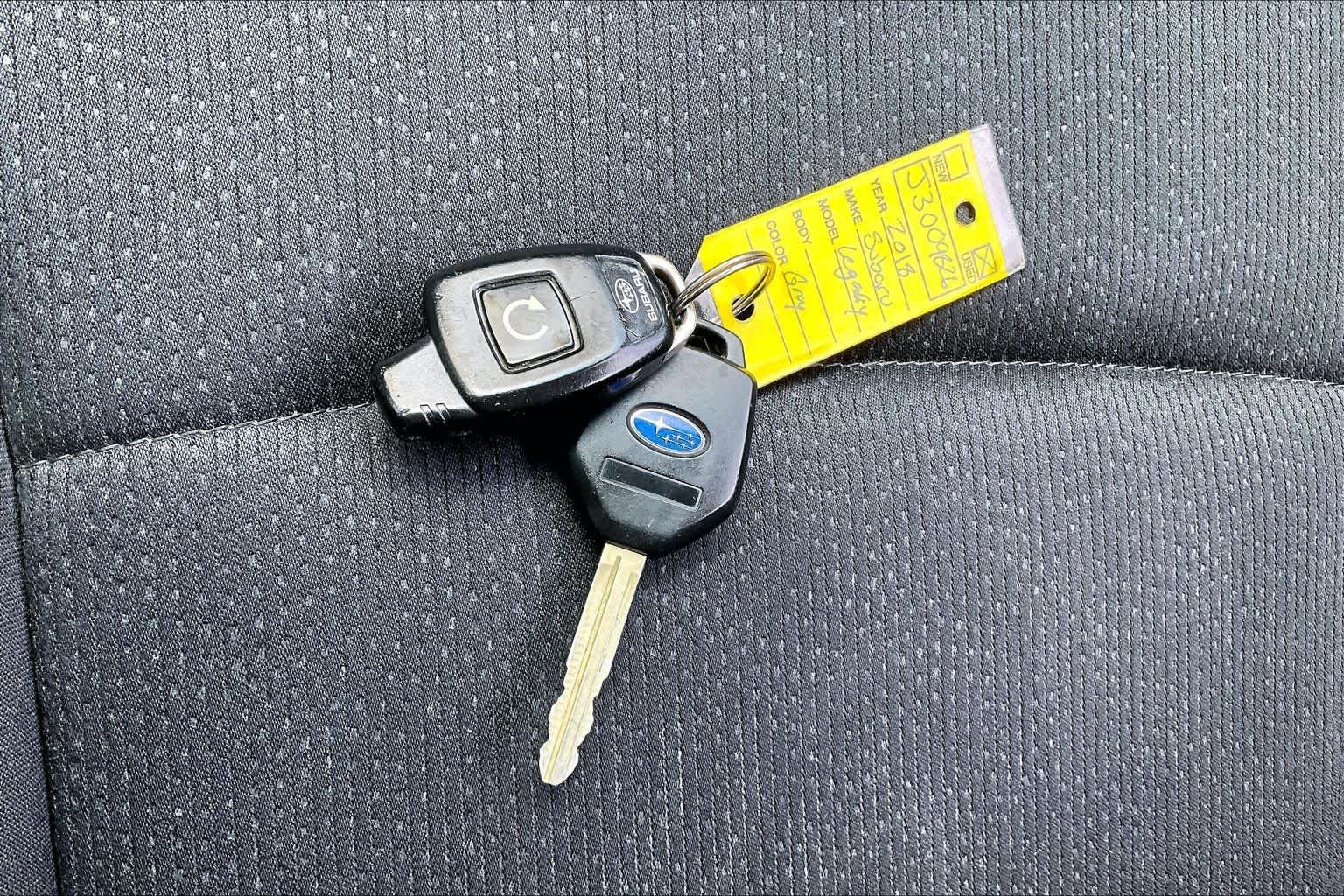 Used 2018 Magnetite Gray Metallic Subaru Premium image 15