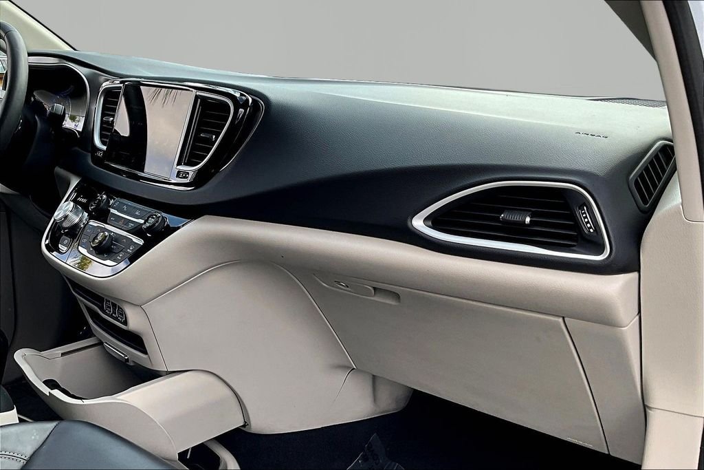 Used 2023 White Chrysler Touring L image 27