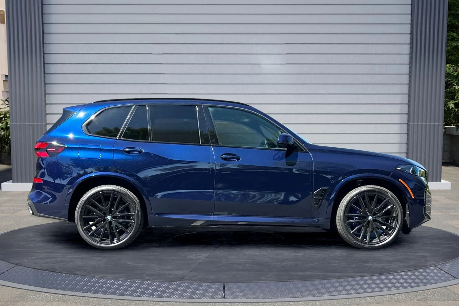 New 2026 Tanzanite Blue II Metallic BMW xDrive40i image 3