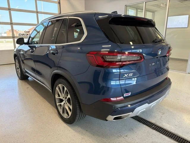 Used 2019 Blue BMW xDrive40i image 6