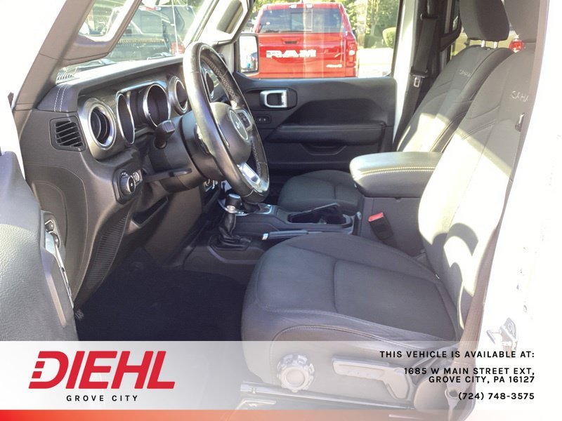 Used 2019 White Jeep Unlimited Sahara image 19