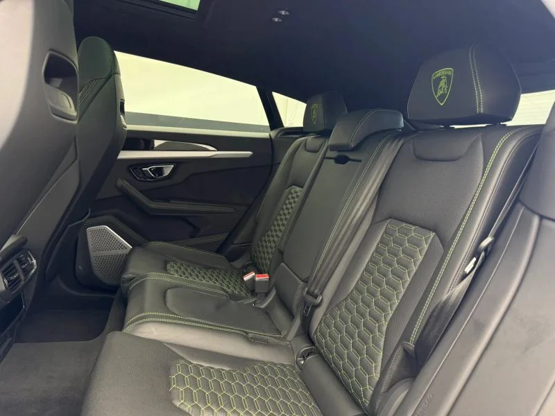 Used 2022  Lamborghini Sport Utility 4D image 43