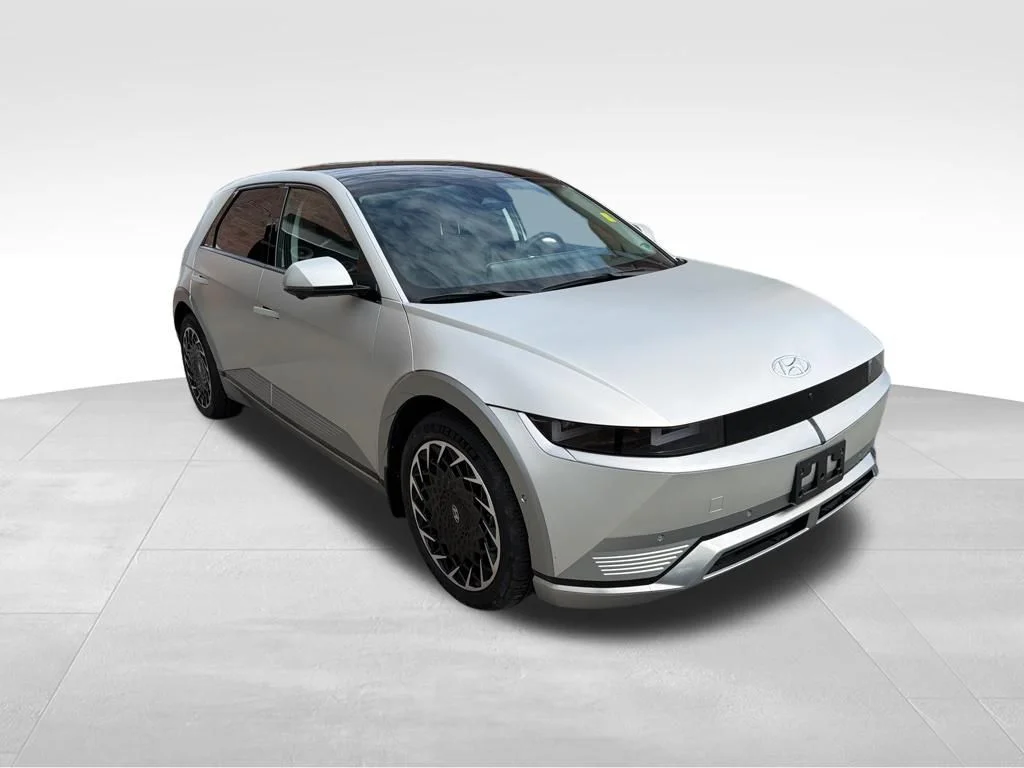 Used 2023 Gold Hyundai Limited image 8