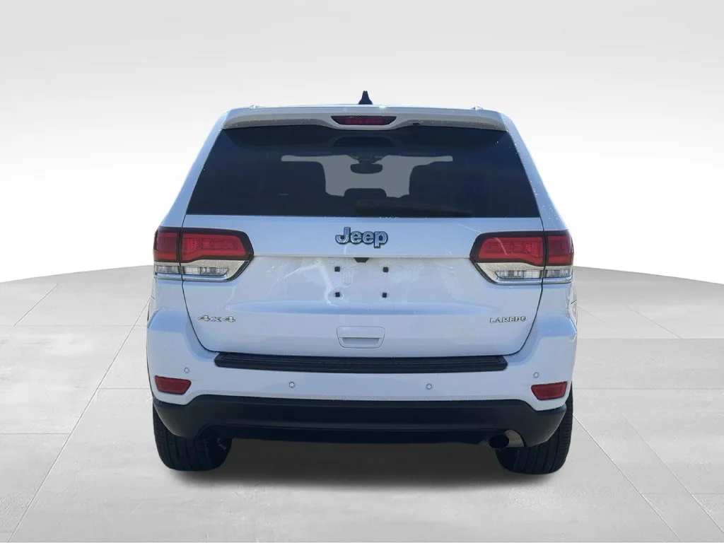 Used 2022 White Jeep Laredo E image 26